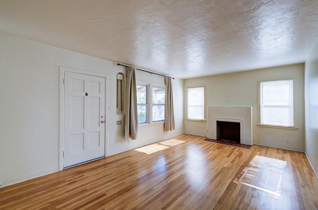 Image 9 of property listing at 226 E Alhambra Avenue, Fresno, CA 93728