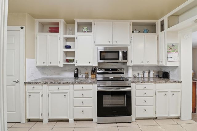 241 Hilltop DR, Burnet, TX 78611