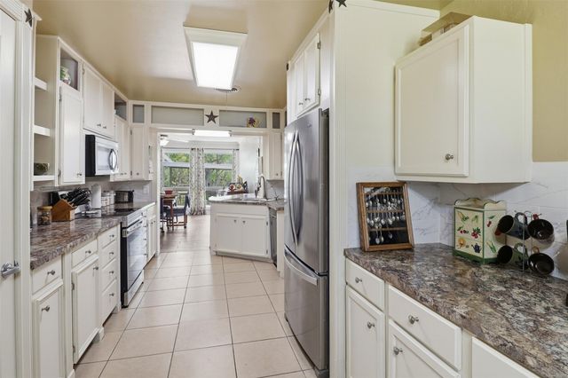 241 Hilltop DR, Burnet, TX 78611