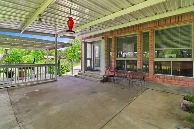 241 Hilltop DR, Burnet, TX 78611