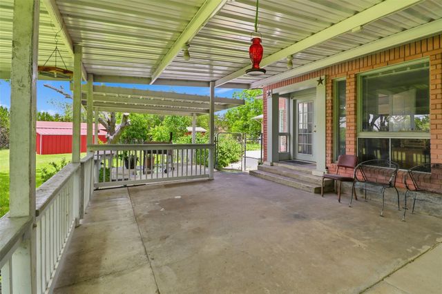 241 Hilltop DR, Burnet, TX 78611