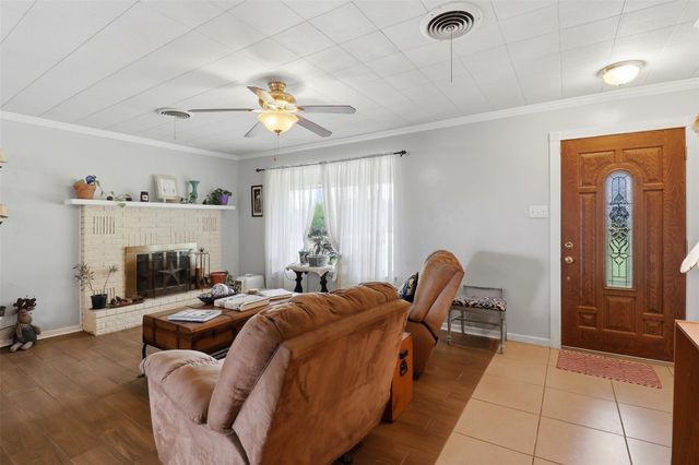 241 Hilltop DR, Burnet, TX 78611