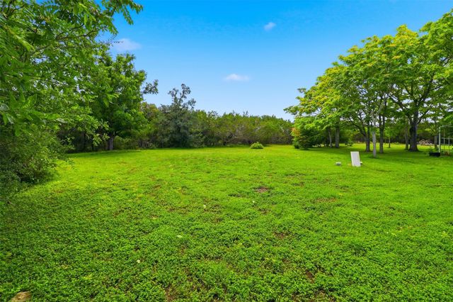 241 Hilltop DR, Burnet, TX 78611
