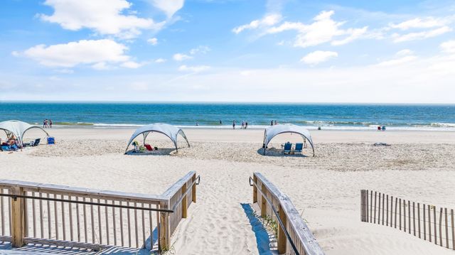 98 Hunters Oak Ct., Pawleys Island, SC 29585