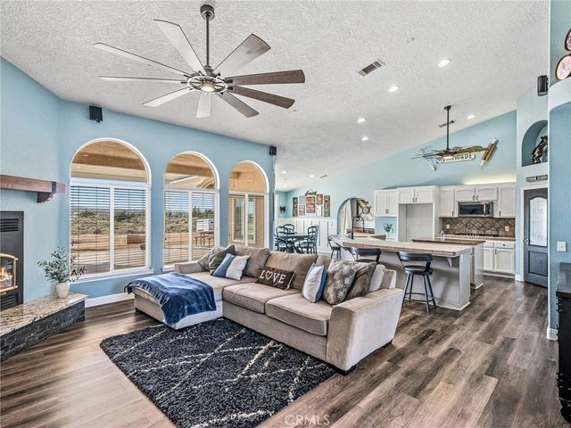 6232 Coriander, Oak Hills, CA 92344