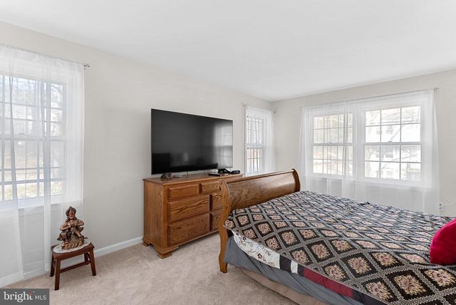 8228 MAPLE RIDGE AVE, Springfield, VA 22153