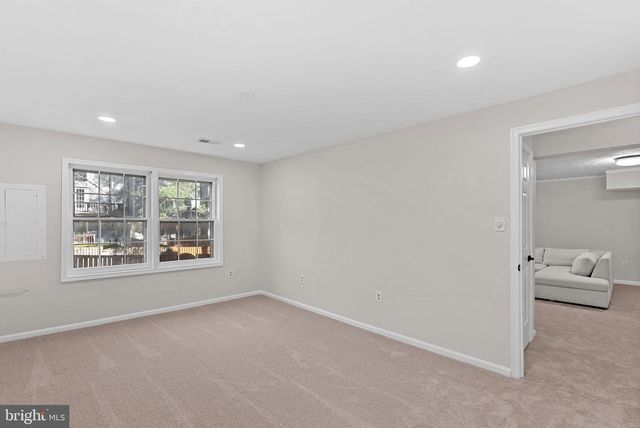 8228 MAPLE RIDGE AVE, Springfield, VA 22153