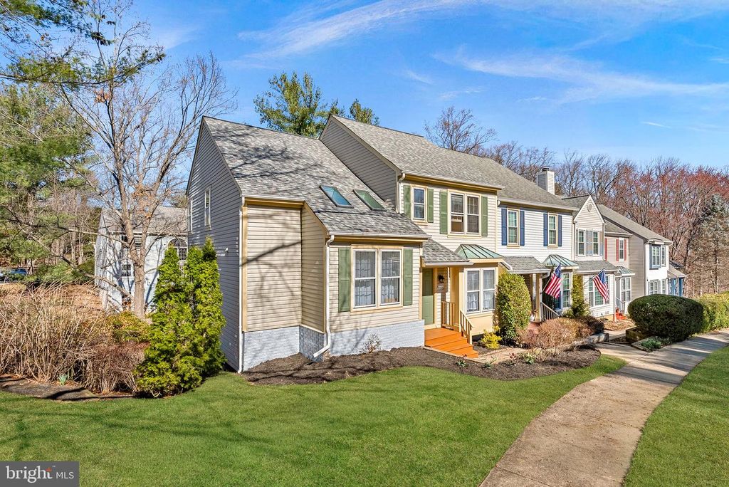 8228 MAPLE RIDGE AVE, Springfield, VA 22153