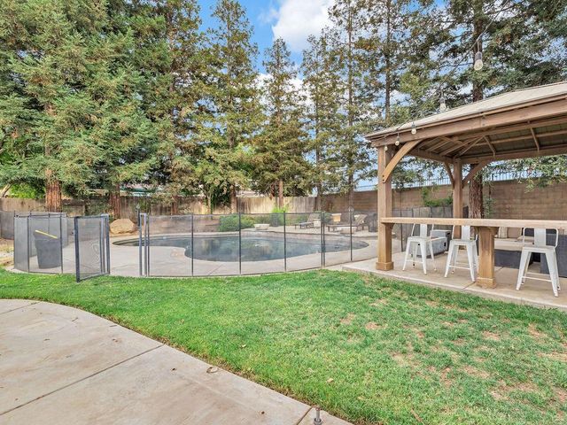 2248 Cherry Tree Ln, Riverbank, CA 95367