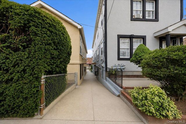 3038 Tiemann Avenue, Bronx, NY 10469