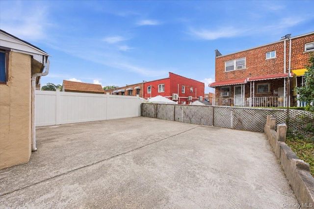 3038 Tiemann Avenue, Bronx, NY 10469