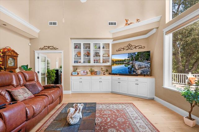 40111 Old Stonegate Court, Oakhurst, CA 93644