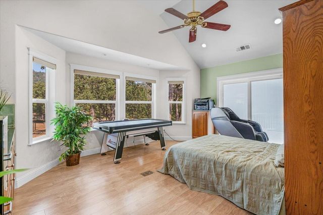 40111 Old Stonegate Court, Oakhurst, CA 93644