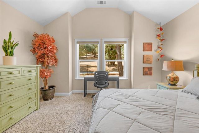 40111 Old Stonegate Court, Oakhurst, CA 93644