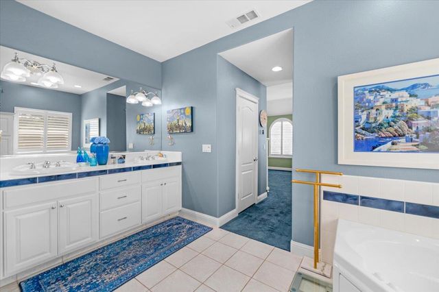 40111 Old Stonegate Court, Oakhurst, CA 93644