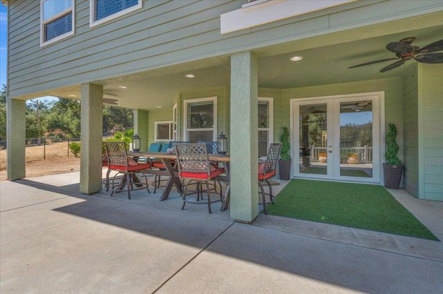 40111 Old Stonegate Court, Oakhurst, CA 93644