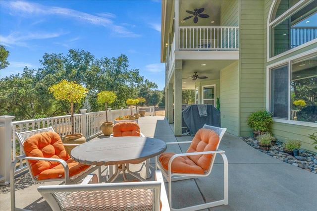 40111 Old Stonegate Court, Oakhurst, CA 93644