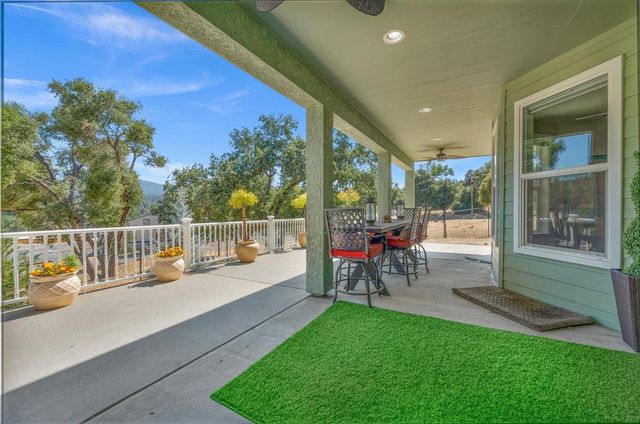 40111 Old Stonegate Court, Oakhurst, CA 93644