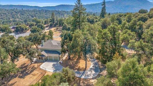 40111 Old Stonegate Court, Oakhurst, CA 93644