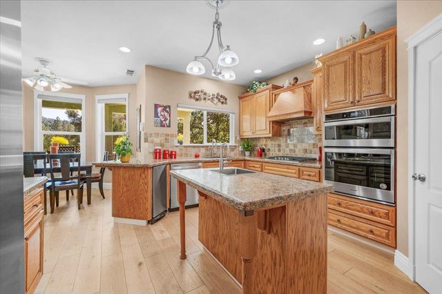 40111 Old Stonegate Court, Oakhurst, CA 93644