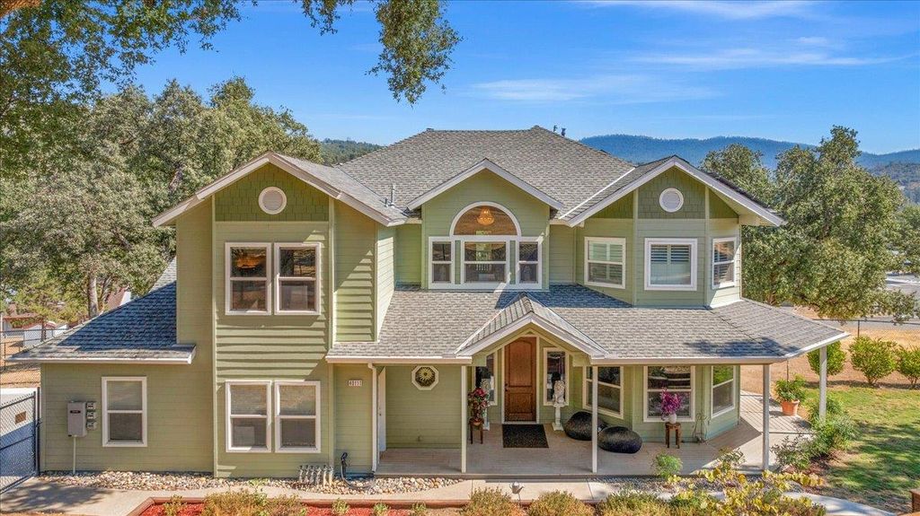 40111 Old Stonegate Court, Oakhurst, CA 93644