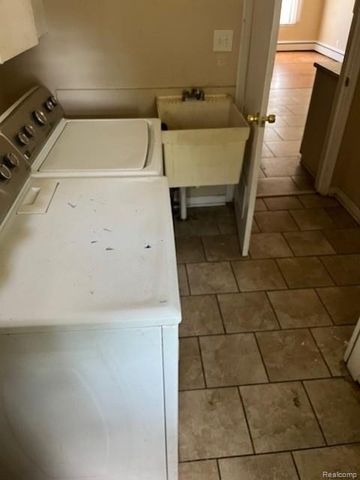 11310 Packard Avenue, Warren, MI 48089