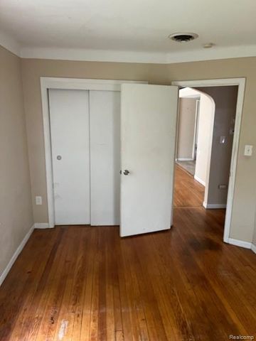 11310 Packard Avenue, Warren, MI 48089
