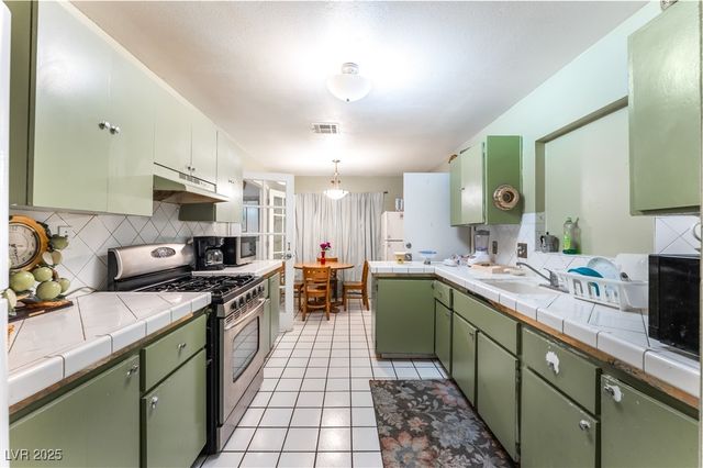 1117 Cold Harbor Drive, North Las Vegas, NV 89030