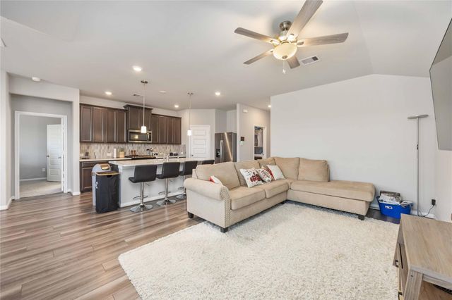 6915 Ventura Drive, Rosharon, TX 77583