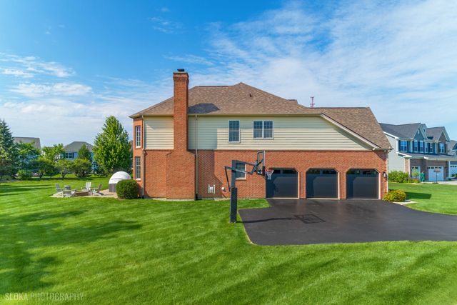 23 Crystal Downs Drive, Hawthorn Woods, IL 60047