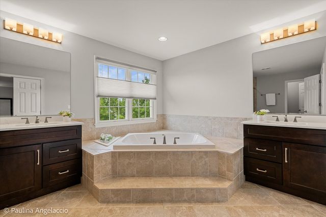23 Crystal Downs Drive, Hawthorn Woods, IL 60047
