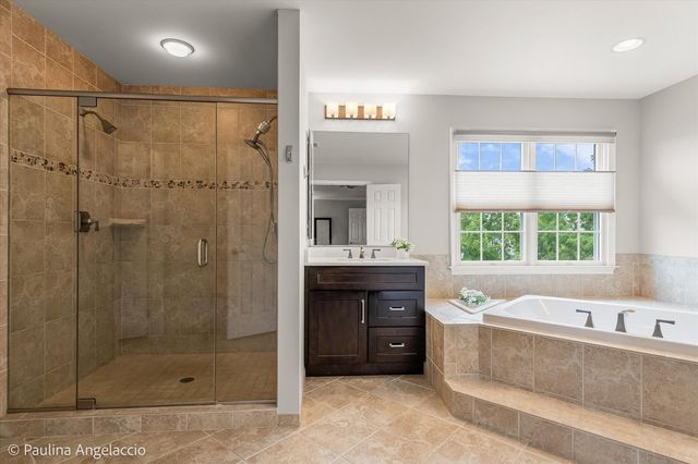 23 Crystal Downs Drive, Hawthorn Woods, IL 60047