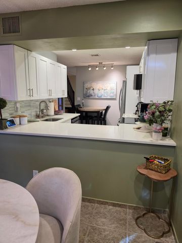 9809 RIVERSIDE Drive 51-5, Coral Springs, FL 33071