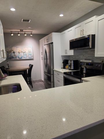 9809 RIVERSIDE Drive 51-5, Coral Springs, FL 33071