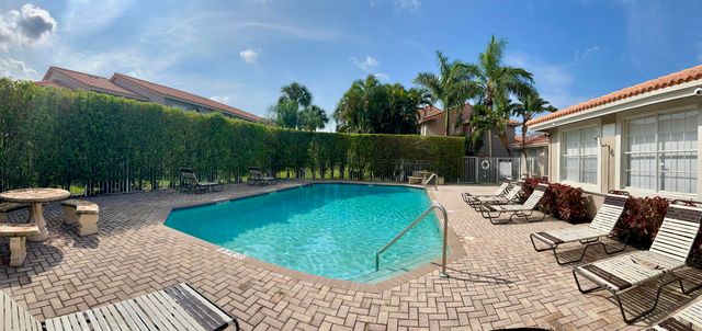 10253 Vía Hibiscus, Boca Raton, FL 33428