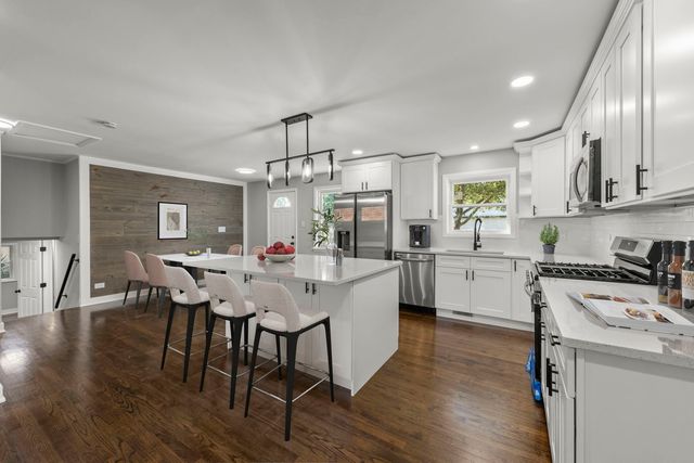 4433 W 100th Street, Oak Lawn, IL 60453