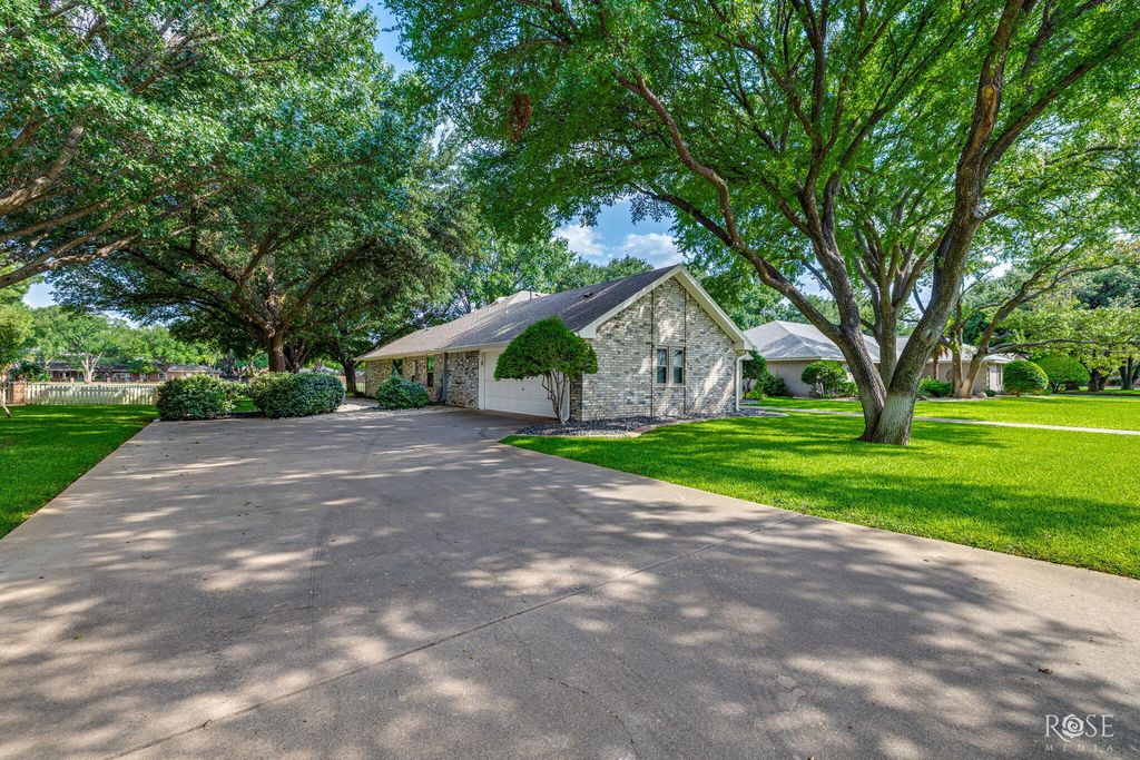 Image 7 of property listing at 5406 Fairway Drive, San Angelo, TX 76904