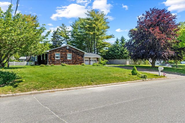 15 Quist Lane, Nesconset, NY 11767