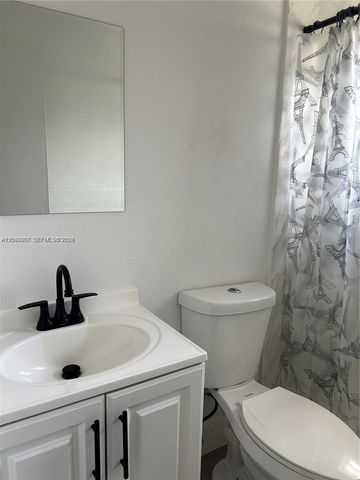 904 SW 10th St, Hallandale Beach, FL 33009