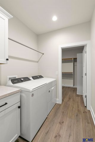 10127 Edgewater Lane, Lincoln, NE 68527