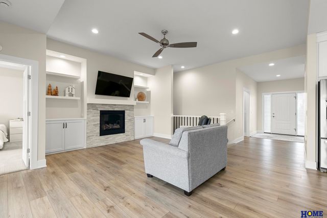 10127 Edgewater Lane, Lincoln, NE 68527