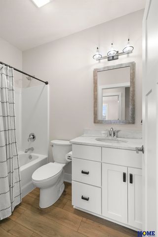 10127 Edgewater Lane, Lincoln, NE 68527