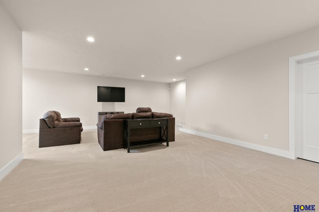 10127 Edgewater Lane, Lincoln, NE 68527