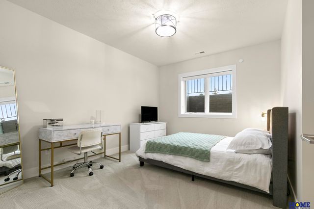 10127 Edgewater Lane, Lincoln, NE 68527