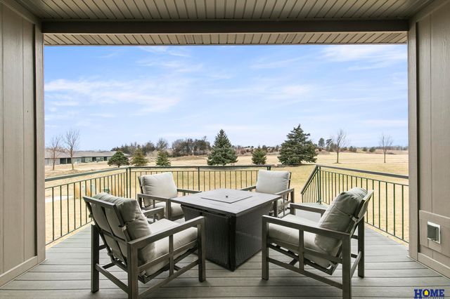 10127 Edgewater Lane, Lincoln, NE 68527