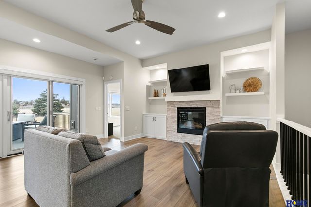 10127 Edgewater Lane, Lincoln, NE 68527