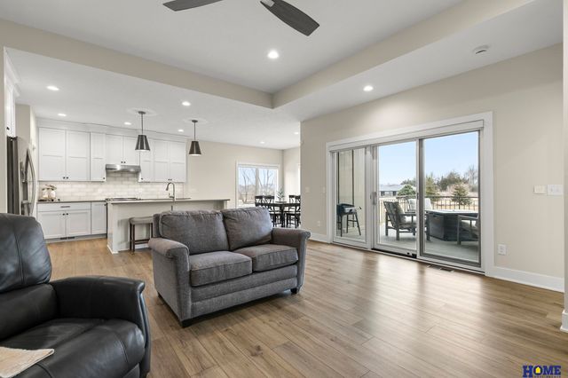 10127 Edgewater Lane, Lincoln, NE 68527