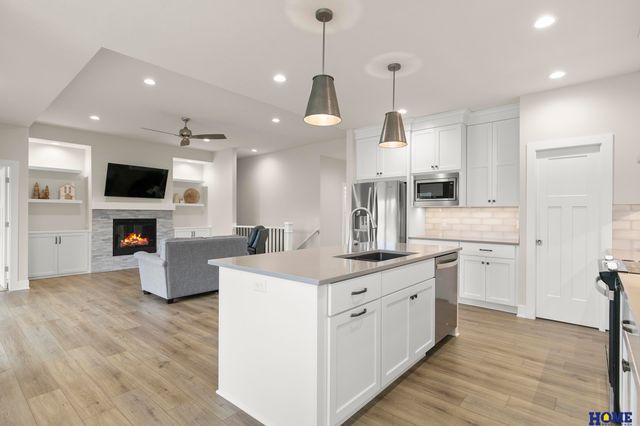 10127 Edgewater Lane, Lincoln, NE 68527