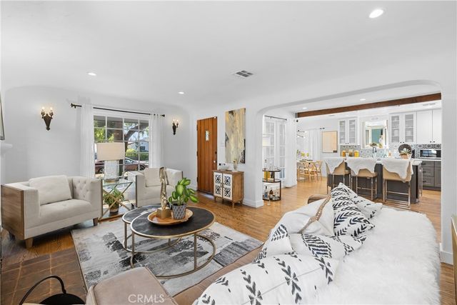 5127 Willowcrest, North Hollywood, CA 91601