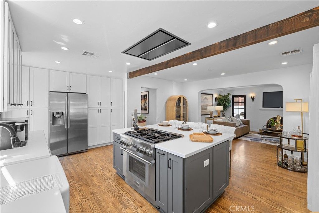 Image 10 of property listing at 5127 Willowcrest, North Hollywood, CA 91601